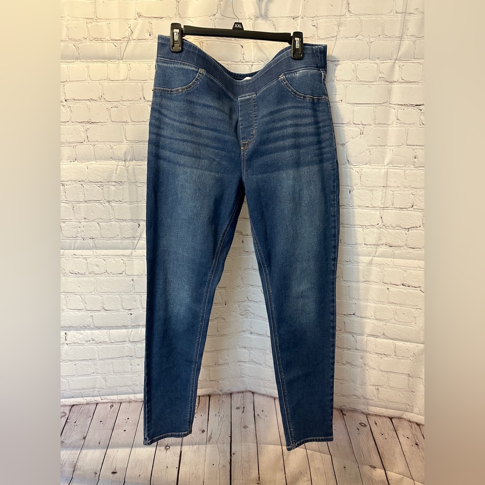 EUC Women’s Old Navy Rockstar Super Skinny Jeggings Sz16